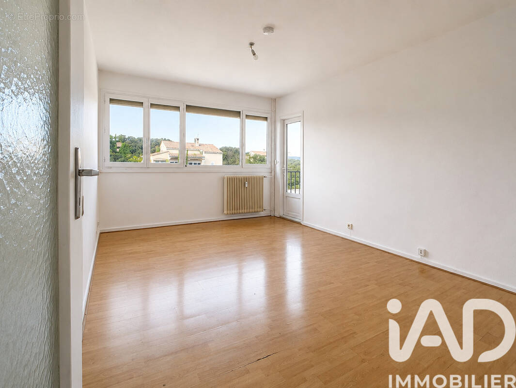 Photo 1 - Appartement à VILLENEUVE-LES-AVIGNON