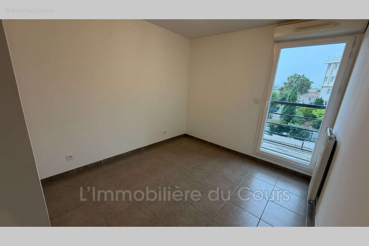 Appartement 62 m² à Marseille-9e  - photo 6