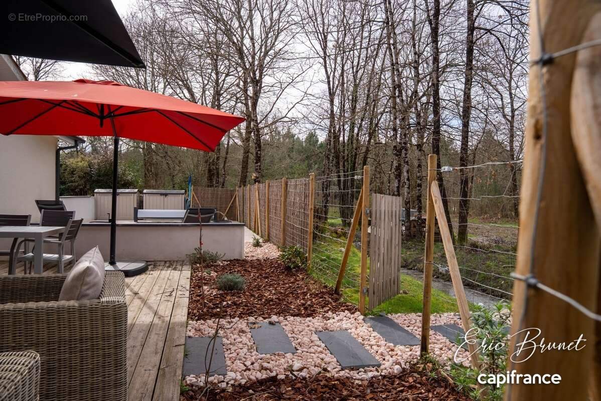 MIOS - Maison d'architecte aux prestations de qualité - 6 pieces avec garage et piscine - photo 6