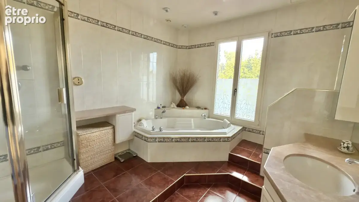 Meulière de 170m2 avec jardin et garage à 5 min à pied de la gare. - photo 11