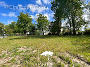 Terrain à LES MATHES