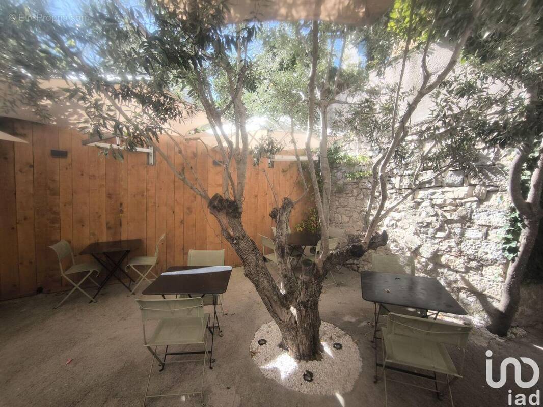 Photo 1 - Commerce à BANON