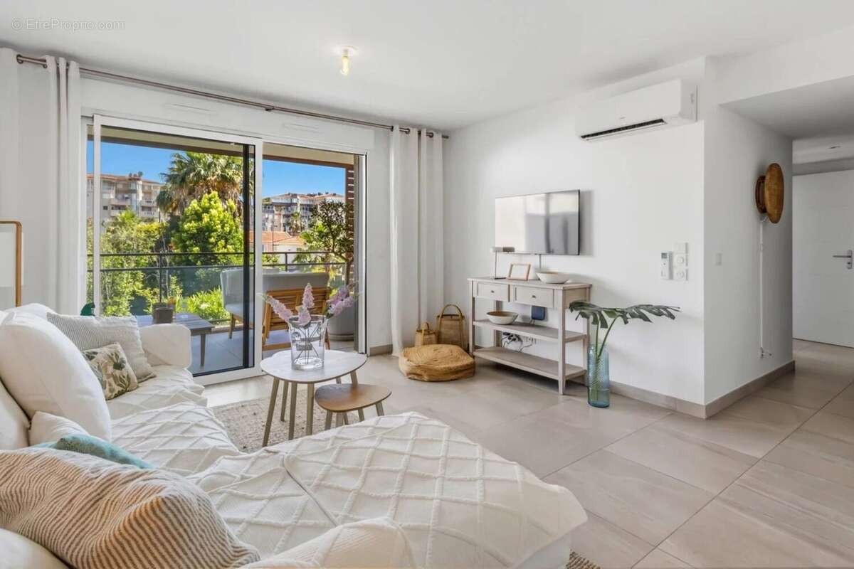 Appartement à VALLAURIS