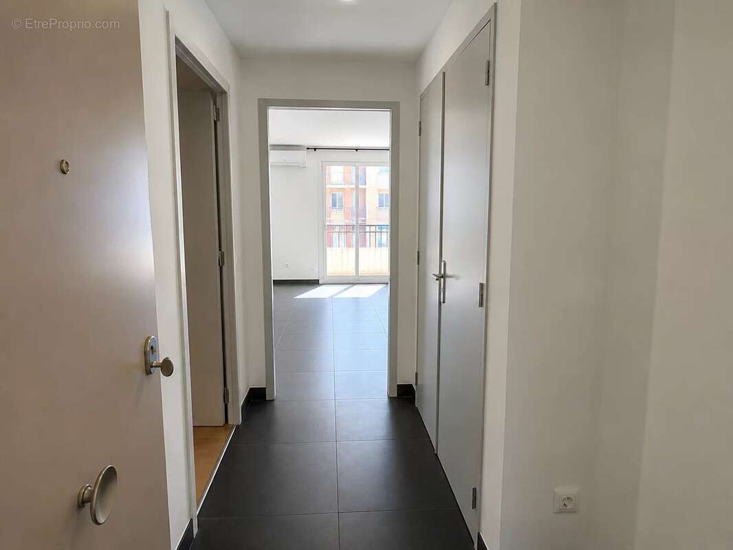Appartement à SAINT-LAURENT-DU-VAR