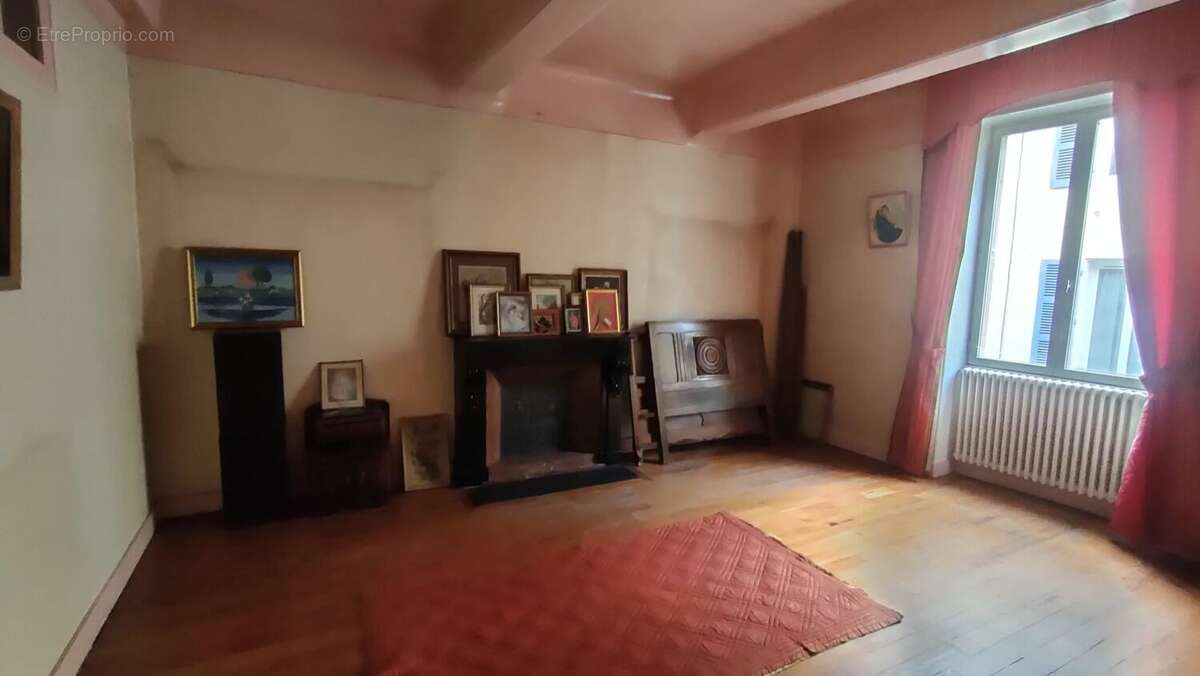Appartement à CHAROLLES