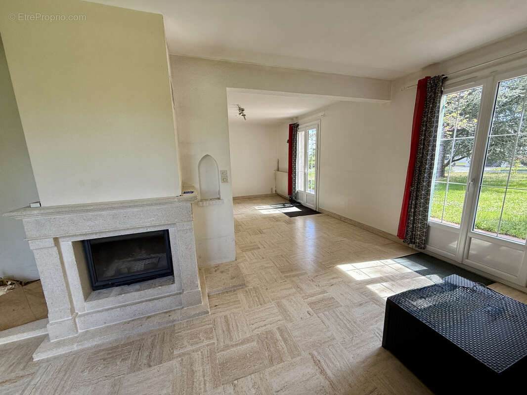 Sublime propriété T 7 avec 2 garages sur un terrain de 1480 m2 - photo 2