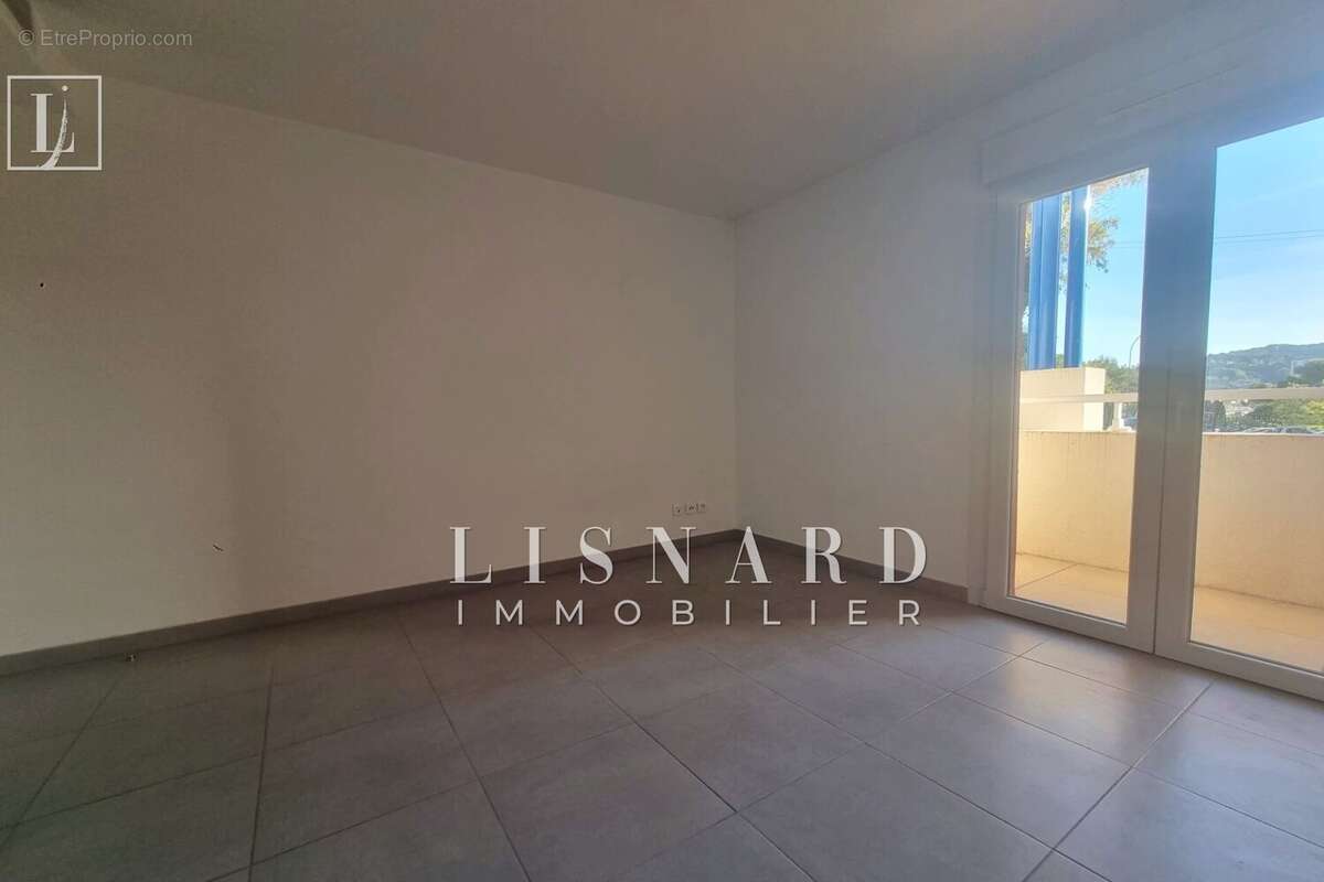 Appartement à VALLAURIS