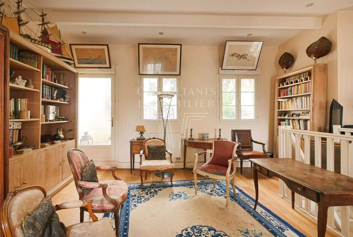 Appartement à PARIS-16E