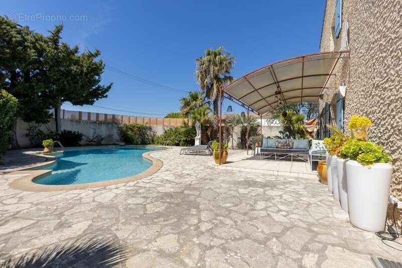 Maison à CHATEAUNEUF-LES-MARTIGUES