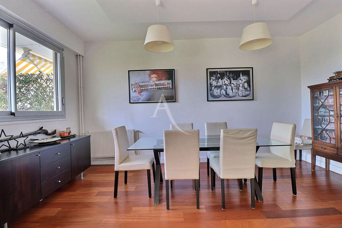 Appartement à LE MESNIL-LE-ROI