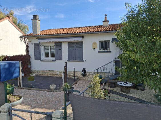 Maison 93 m² à Civray  - photo 4