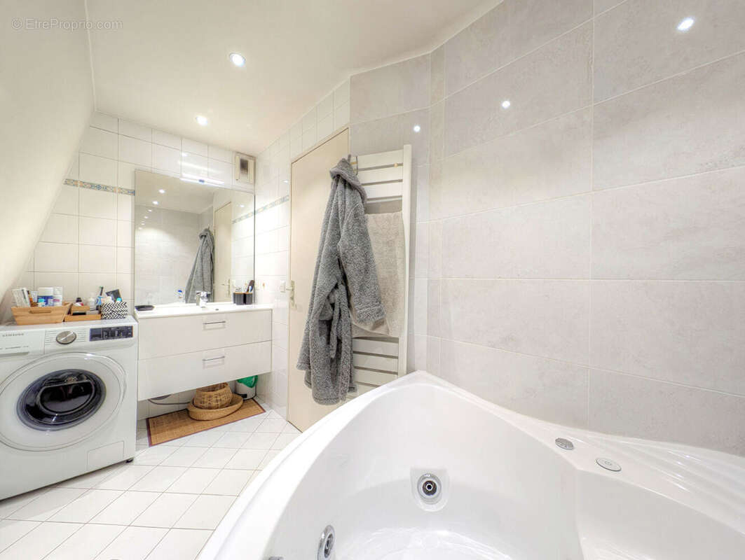 Appartement à LA GARENNE-COLOMBES