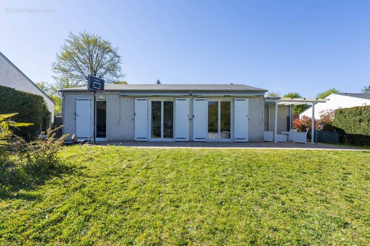 Maison à MONTCOURT-FROMONVILLE