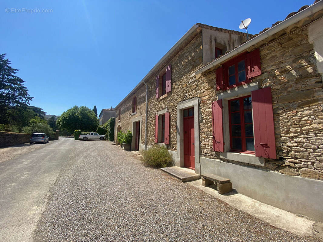 Domaine viticole avec maison de maître d'env. 850m2 habitables et 77 Hectares de terres - photo 5