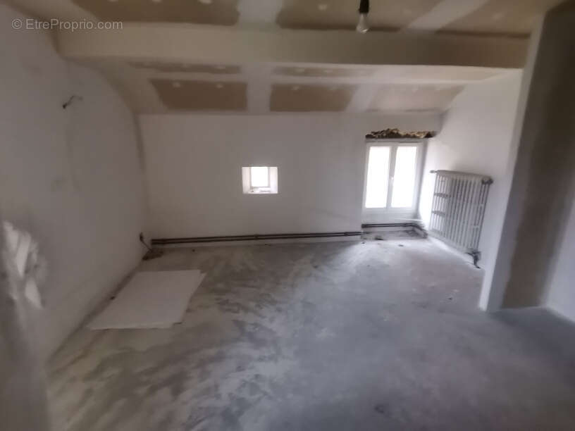 Maison à LA TOUR-SAINT-GELIN