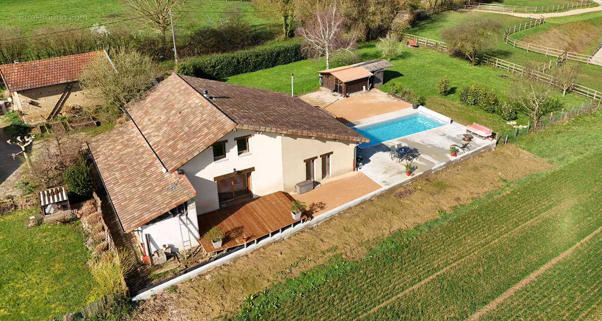 Maison à SAINT-JULIEN-SUR-VEYLE