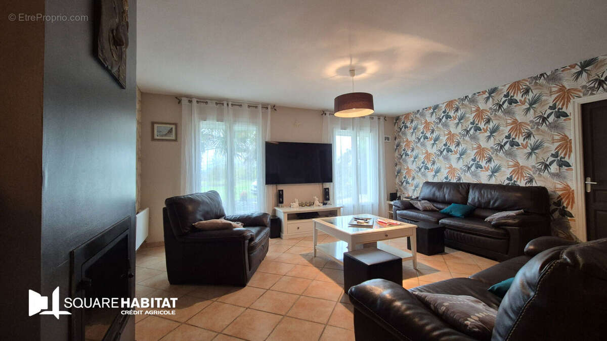 Maison à SAINT-MACAIRE-EN-MAUGES