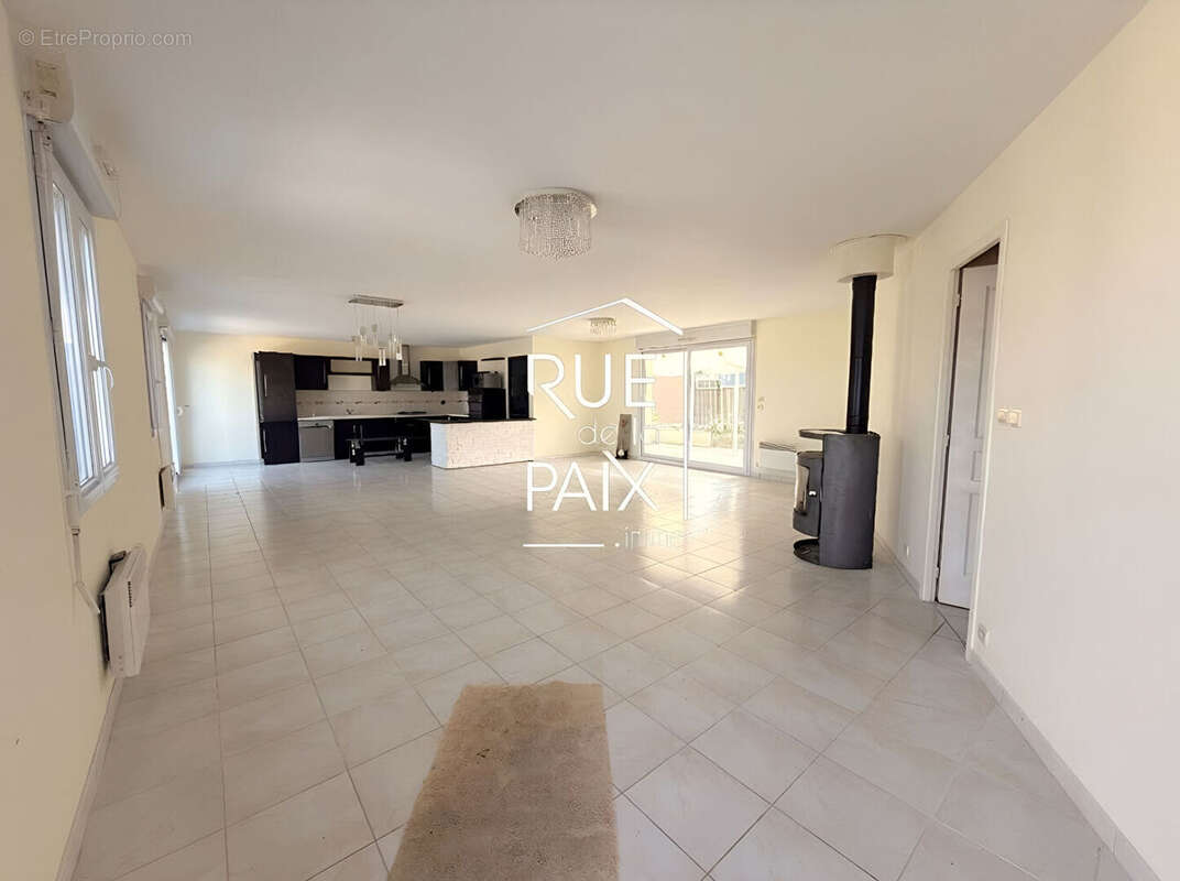 Maison plain-pied 3 chambres - Vouillé 86190 -Terrain 645 m² - photo 8