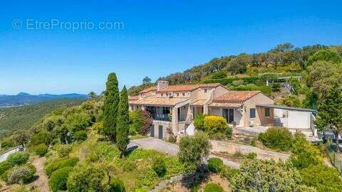 Maison 260 m² à Bormes-Les-Mimosas  - photo 2