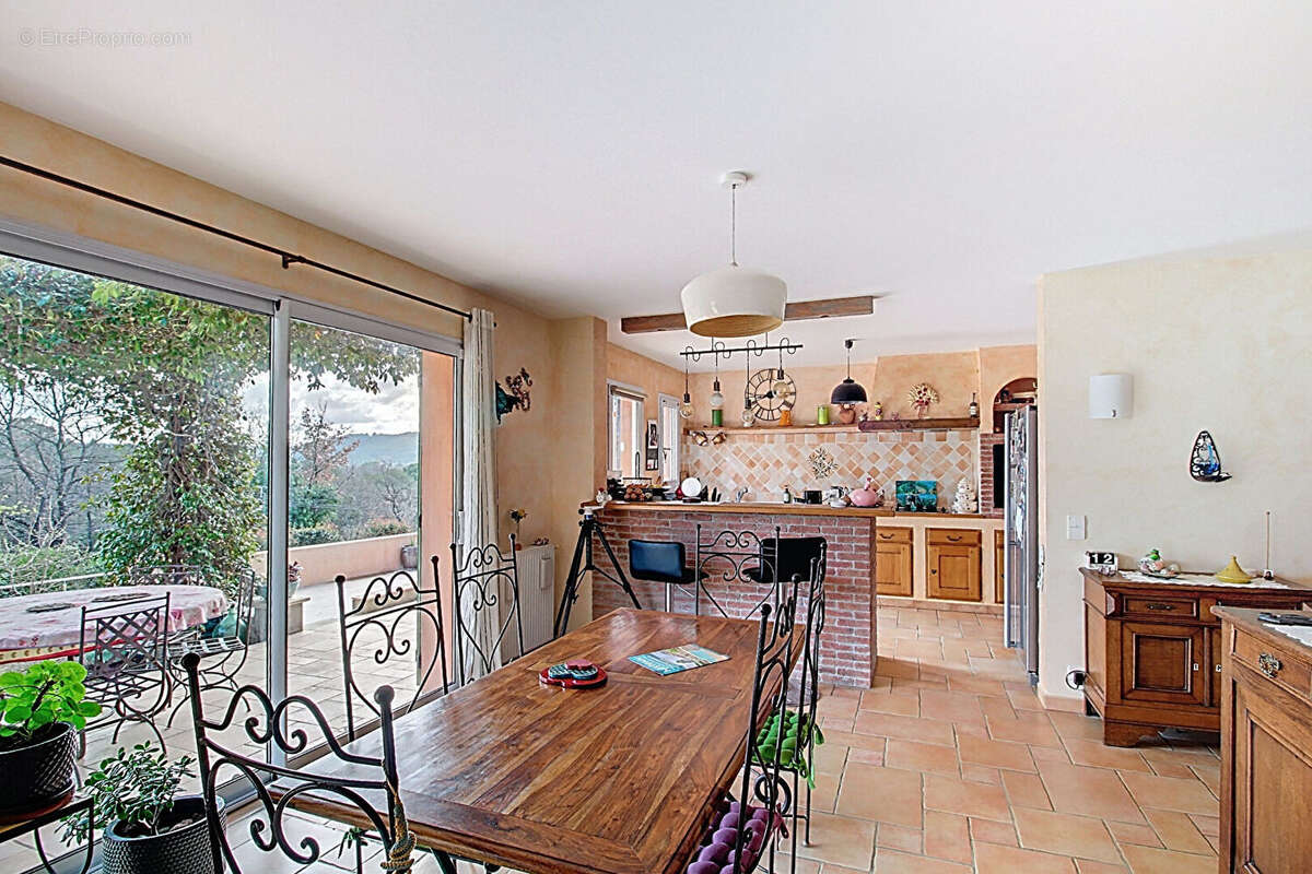 A VENDRE ! VILLECROZE - Maison 147 m² avec piscine et superbe vue dégagée - photo 20
