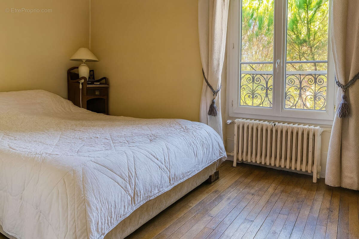 Maison à MANDRES-LES-ROSES