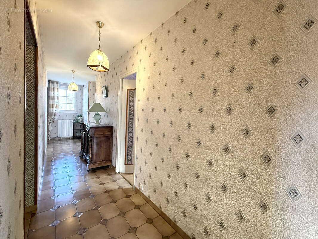 Maison à LES ROCHES-DE-CONDRIEU