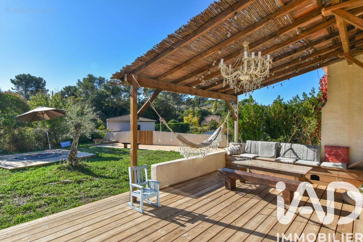 Photo 2 - Maison à LA BOUILLADISSE