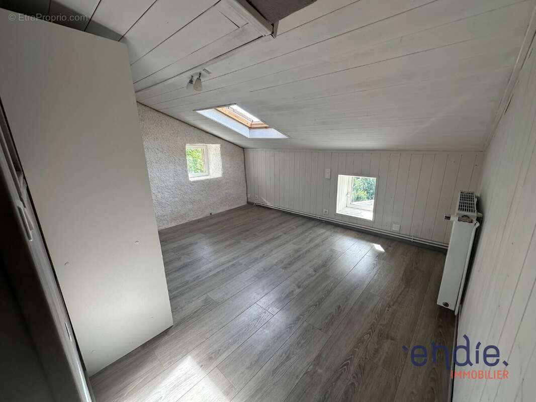 Maison à VERNET-LA-VARENNE