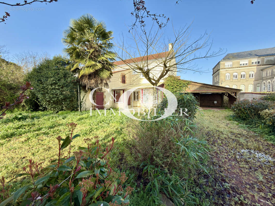 Maison à LEGE