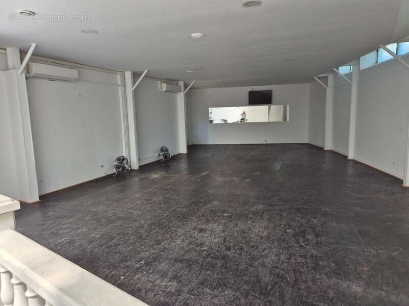 Local Commercial, 220 m2, face hôtel deVille - photo 10