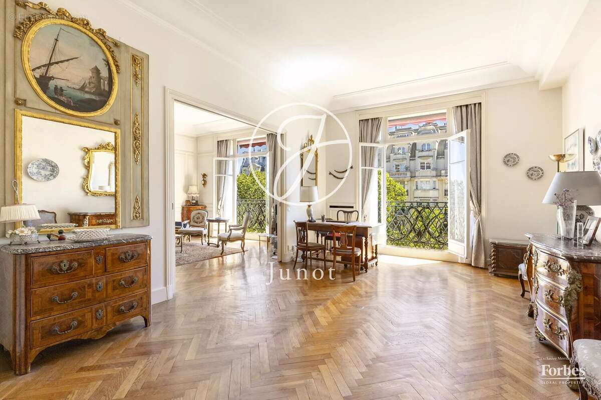 Appartement à PARIS-7E