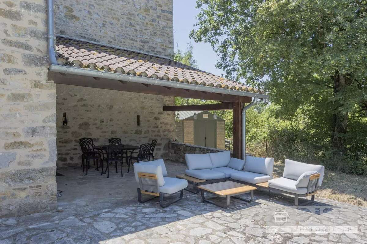Charmante maison en pierre avec piscine et jardin privé de 2 450 m² - photo 3