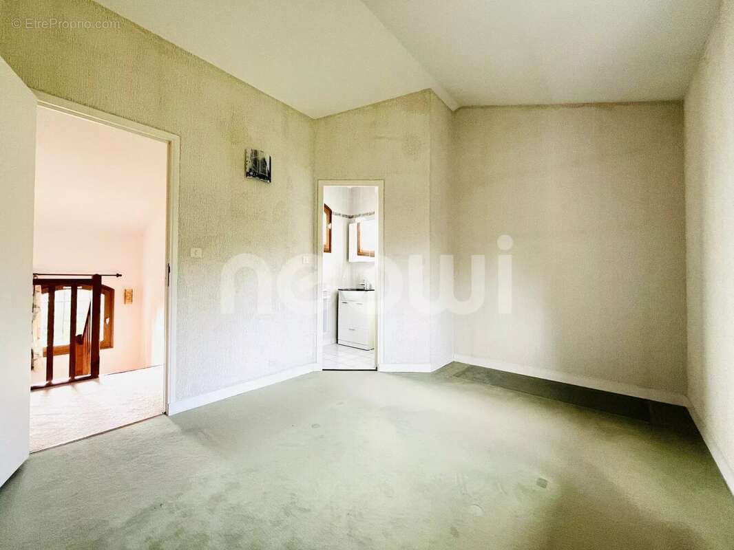 Maison à CHARBONNIERES-LES-VIEILLES