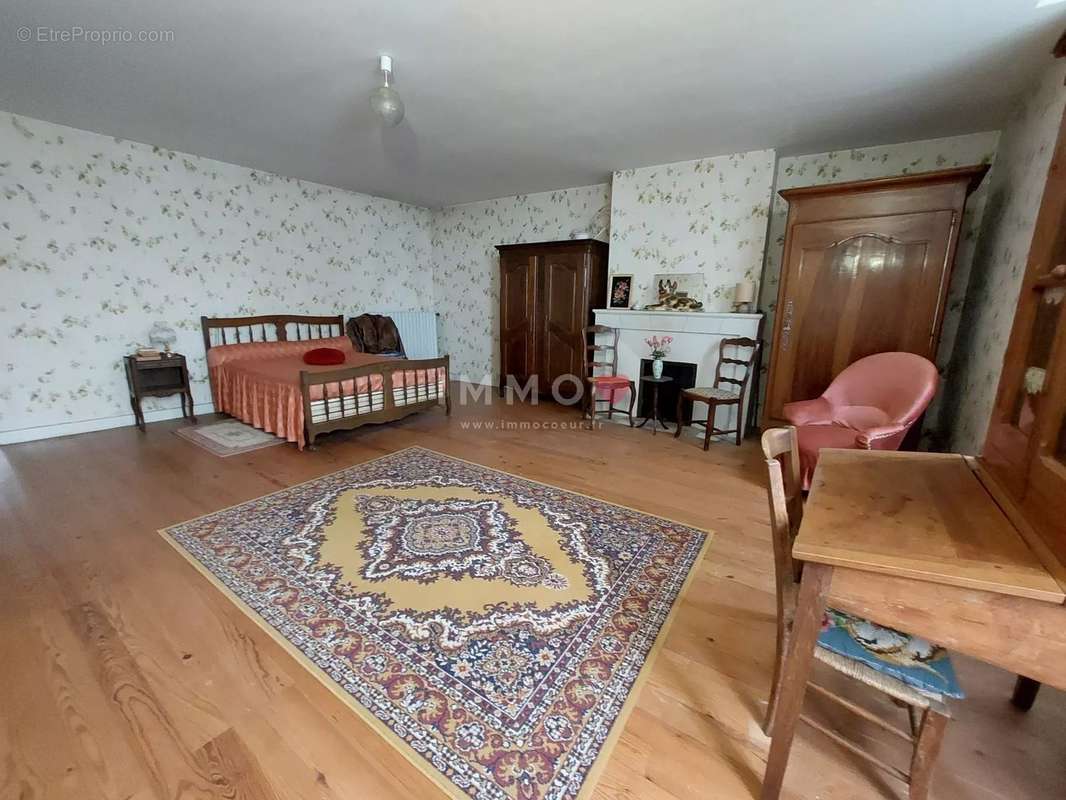 Maison à SAINTE-NEOMAYE