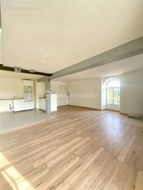Appartement à VERNOU-LA-CELLE-SUR-SEINE