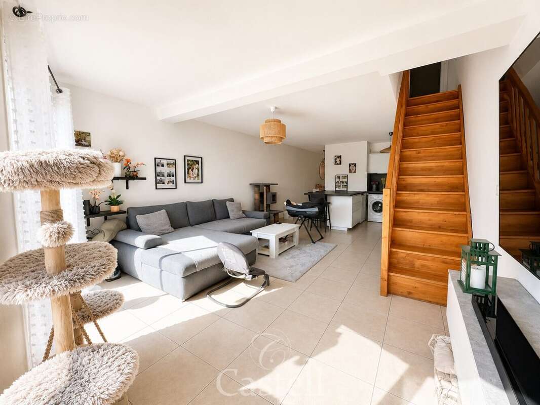 ***appartement duplex 4 pièces de 90 m² avec terrasse, 2 parkings et cellier  en plein cur de ville*** - photo 3
