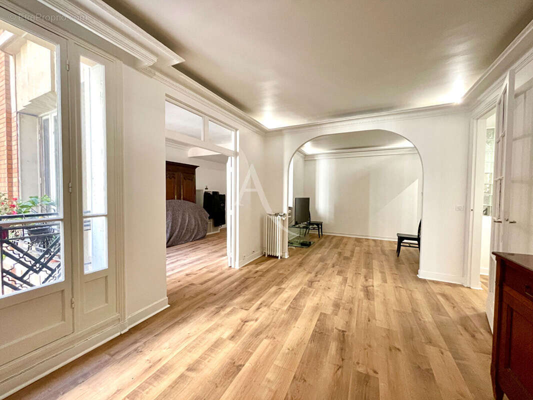 Appartement à PARIS-16E