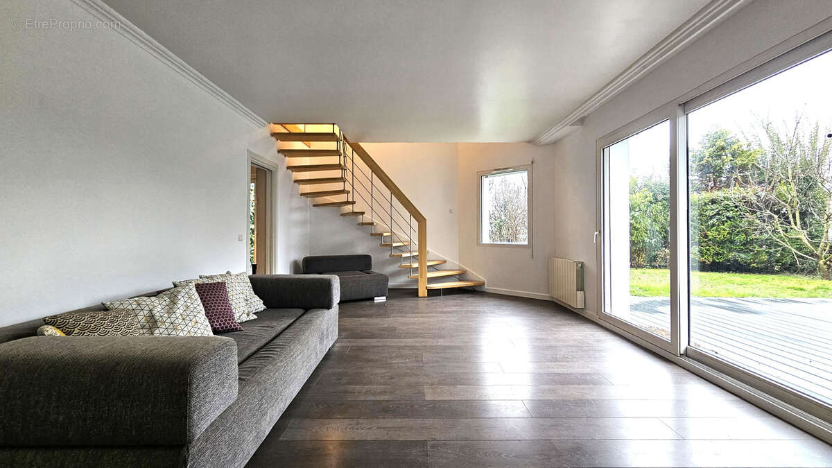 Maison à PREVESSIN-MOENS