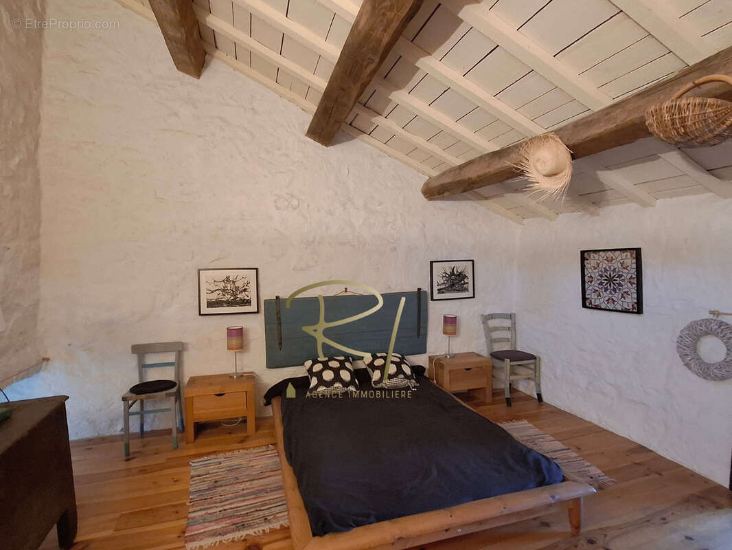A Vendre - Maison de caractère en pierre proche des Vans - photo 14
