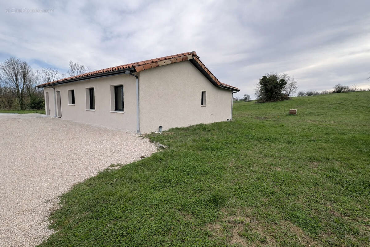 Maison à SAINT-ROMAIN-LE-NOBLE