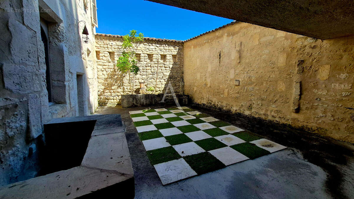 Maison à SAINTES