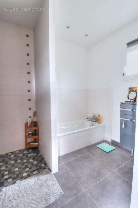 Maison La Chapelle Baton 5 pièce(s) 167 m2 - photo 12
