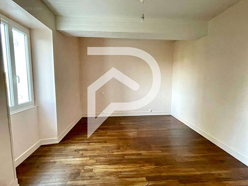 Maison à SAINT-GERMAIN-DU-SALEMBRE