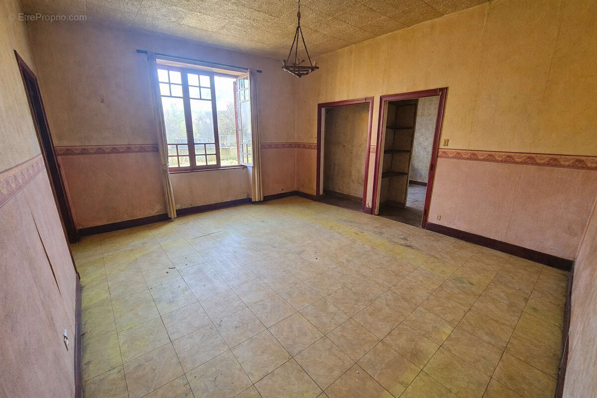 Maison à EYMOUTIERS