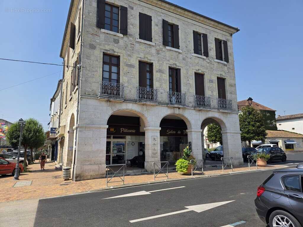 Commerce à NERAC