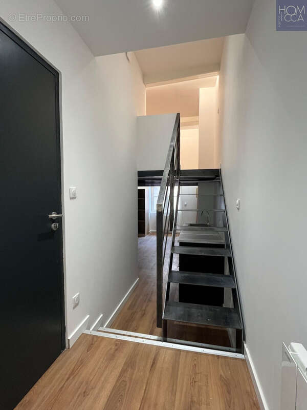Lyon 1er appartement 2 pieces rue pierre dupont les chartreux - photo 2