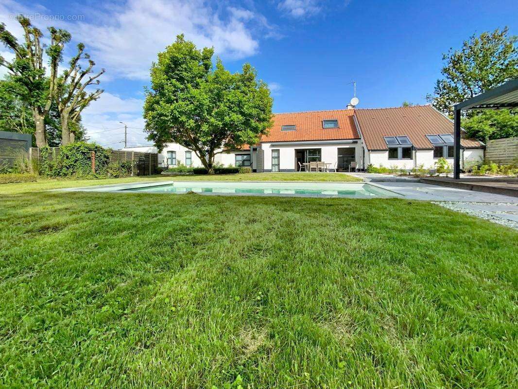 Splendide longere de 208 m² de surface habitable erigee sur 1980 m² - photo 13