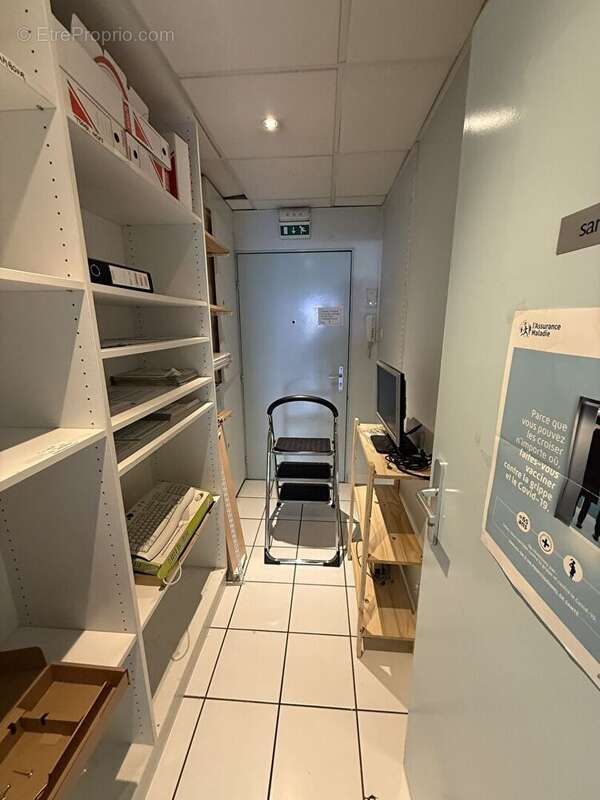 Local Professionnel  77M²  Libre - photo 9