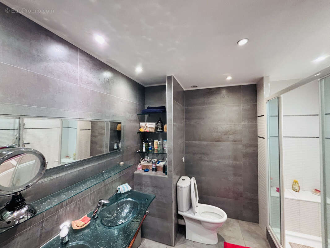 Autre à MARSEILLE-6E