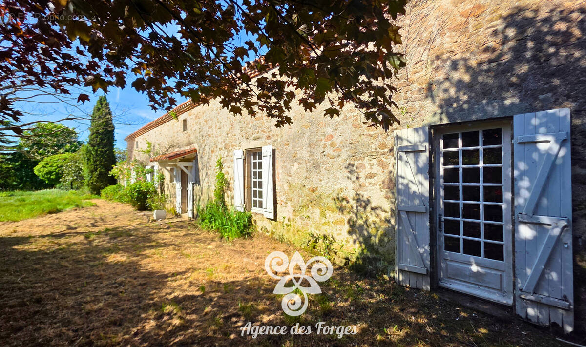 Maison à SAINT-MACAIRE-EN-MAUGES